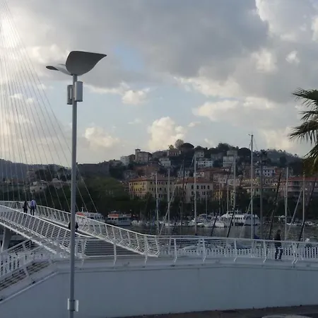 Il Golfo E I Limoni 아파트 *